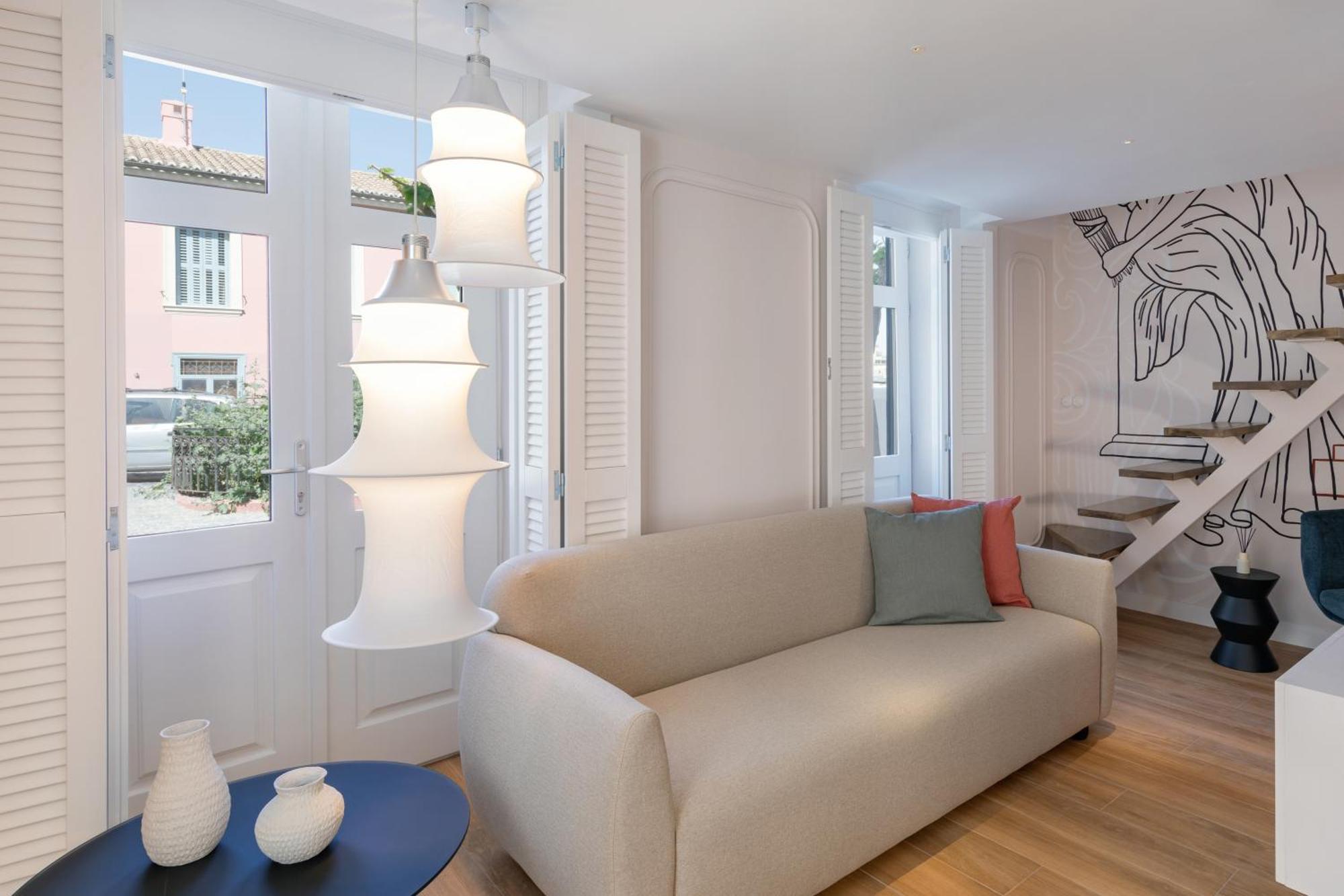 Deluxe Double Room (2 Adults + 1 Child)